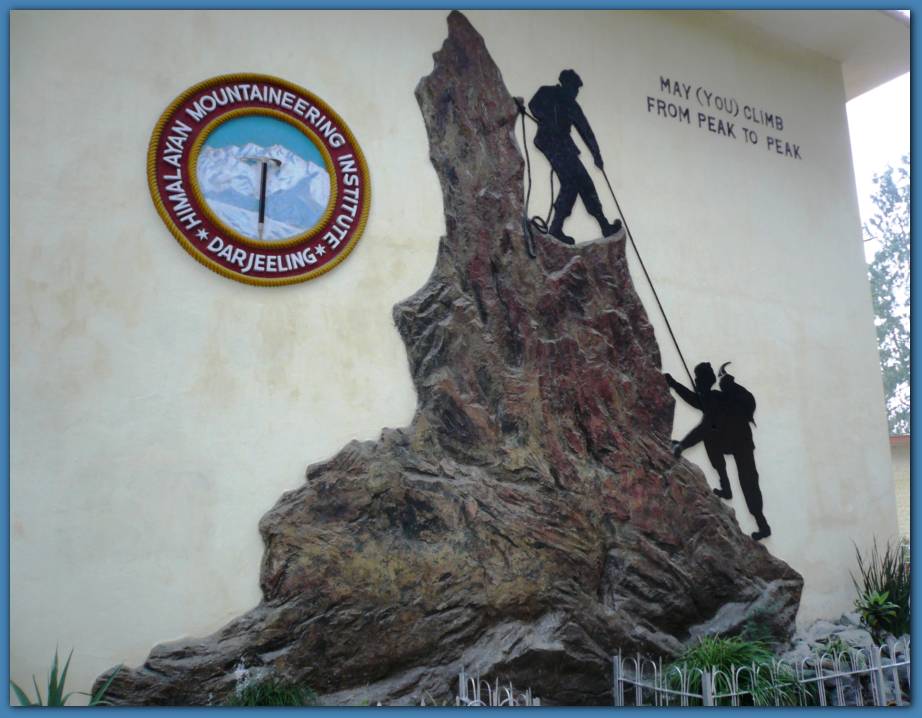 900x695 pixels (76K)